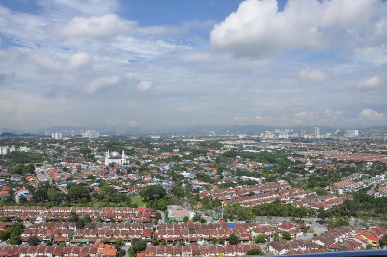 Bayu Bangi Apartment Bagian luar foto